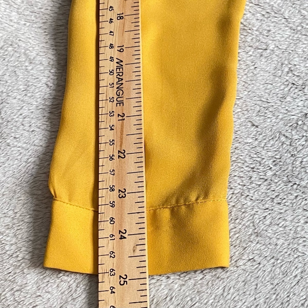 Suzy Shier Long Sleeve Yellow Mustard Size L Polyester Light & Classy Pre-Loved - Picture 11 of 15